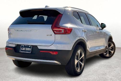 2025 Volvo XC40 B5 Plus Bright Theme