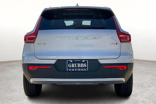 2025 Volvo XC40 B5 Plus Bright Theme