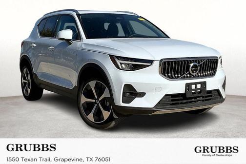 2025 Volvo XC40 B5 Plus Bright Theme