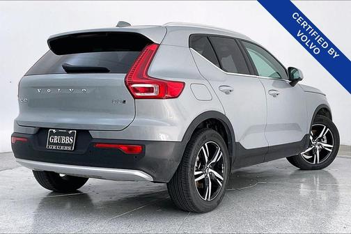 2025 Volvo XC40 B5 Core Bright Theme