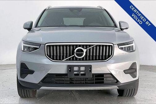 2025 Volvo XC40 B5 Core Bright Theme