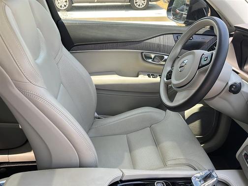 2023 Volvo XC90 B6 Ultimate 7-Seater