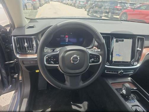 2025 Volvo S60 B5 Plus
