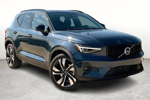 2026 Volvo XC40 B5 Plus