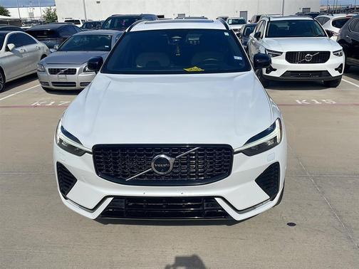 2022 Volvo XC60 B6 R-Design