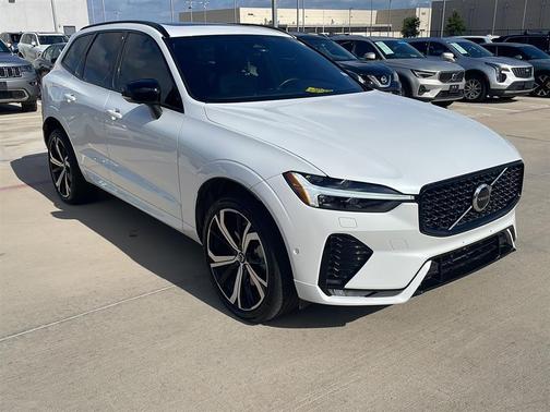 2022 Volvo XC60 B6 R-Design