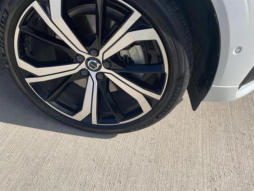 2022 Volvo XC60 B6 R-Design