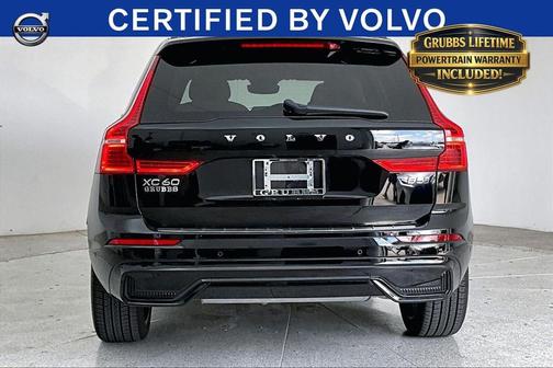 Onyx Black Metallic 2025 Volvo XC60 B5 Ultra