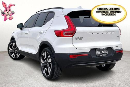 Crystal White 2026 Volvo XC40 B5 Ultra