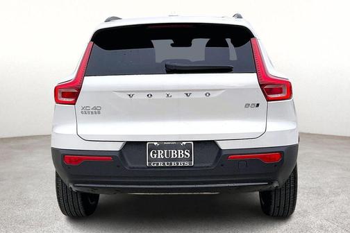 2026 Volvo XC40 B5 Ultra