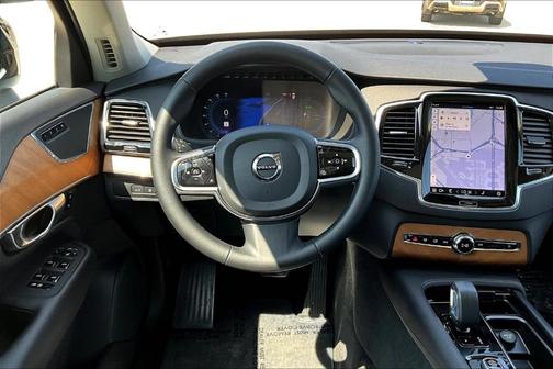 2023 Volvo XC90 Recharge Plug-In Hybrid T8 Plus Dark Theme 7-Seater