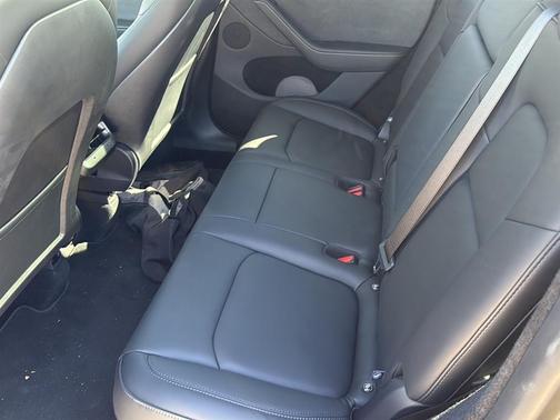 2025 Tesla Model Y Long Range