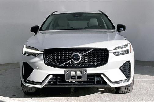 2024 Volvo XC60 B5 Ultimate Dark Theme