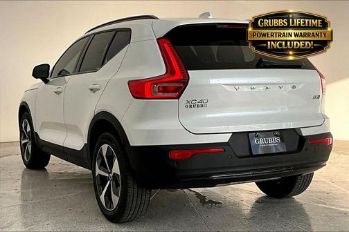 Crystal White 2026 Volvo XC40 B5 Plus