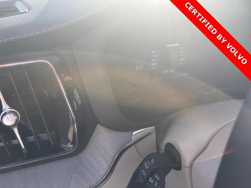 2025 Volvo XC60 Plug-In Hybrid T8 Ultra