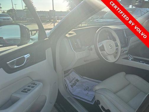 2025 Volvo XC60 Plug-In Hybrid T8 Ultra