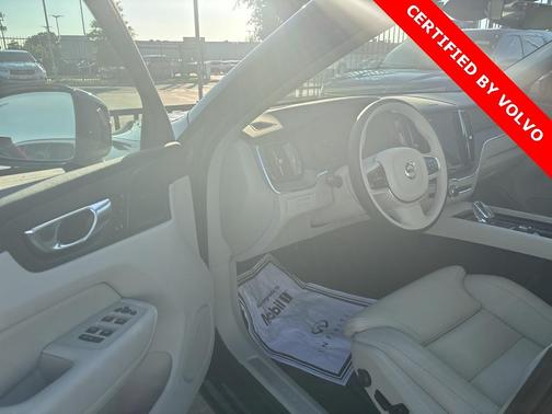 2025 Volvo XC60 Plug-In Hybrid T8 Ultra