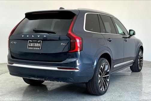 2025 Volvo XC90 B6 Plus 7-Seater