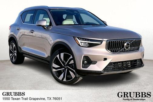 2023 Volvo XC40 B4 Plus Bright Theme