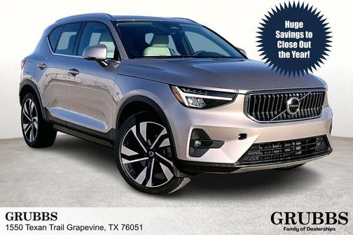 2023 Volvo XC40 B4 Plus Bright Theme