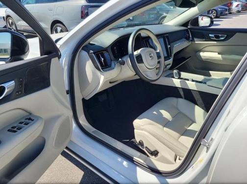 2024 Volvo S60 B5 Plus Dark Theme