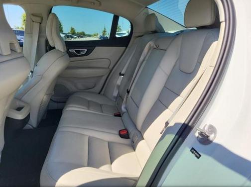 2024 Volvo S60 B5 Plus Dark Theme