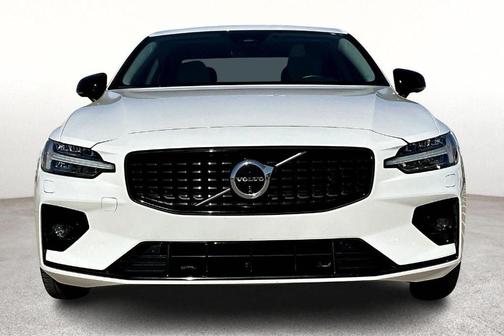 2024 Volvo S60 B5 Plus Dark Theme
