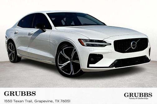 2024 Volvo S60 B5 Plus Dark Theme