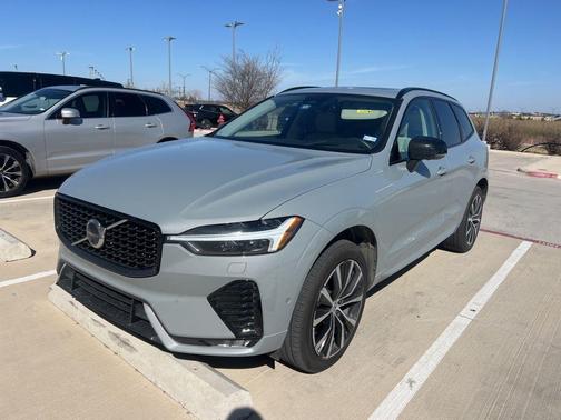 2024 Volvo XC60 B5 Ultimate Dark Theme