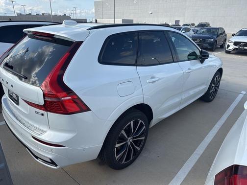 2025 Volvo XC60 B5 Plus