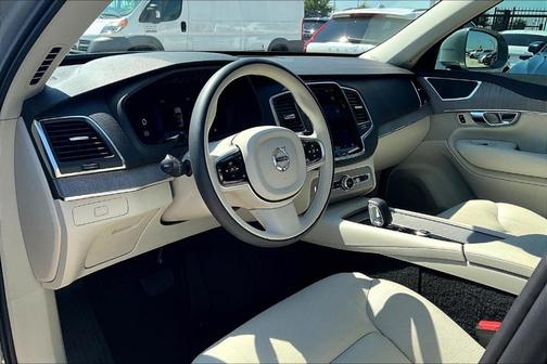 2025 Volvo XC90 B6 Core