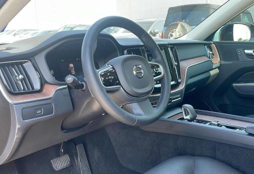 2023 Volvo XC60 B5 Plus Dark Theme