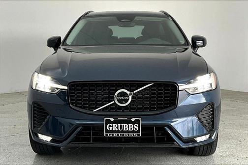 2023 Volvo XC60 B5 Plus Dark Theme