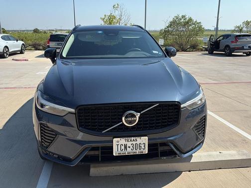 2023 Volvo XC60 B5 Plus Dark Theme