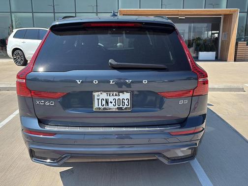 2023 Volvo XC60 B5 Plus Dark Theme