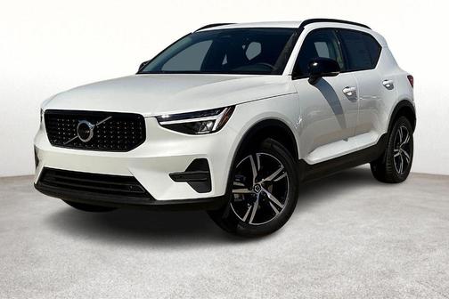 2026 Volvo XC40 B4 Core