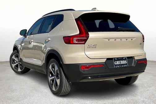 2026 Volvo XC40 B4 Plus