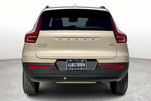 2026 Volvo XC40 B4 Plus