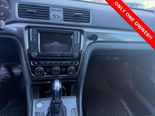 2017 Volkswagen Passat 1.8T SE w/Technology