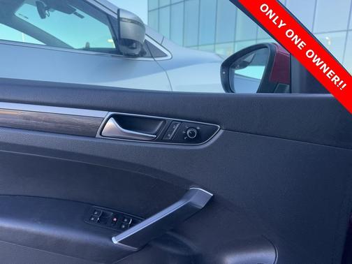 2017 Volkswagen Passat 1.8T SE w/Technology