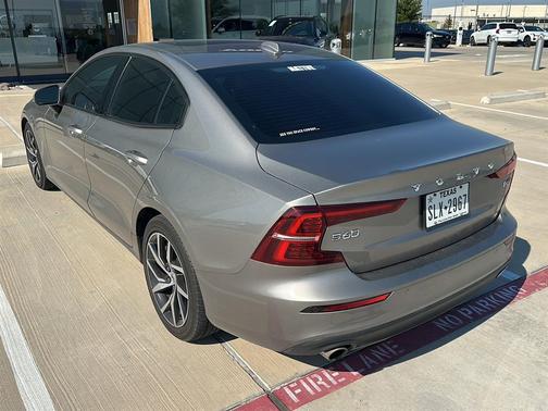 2019 Volvo S60 T6 Momentum