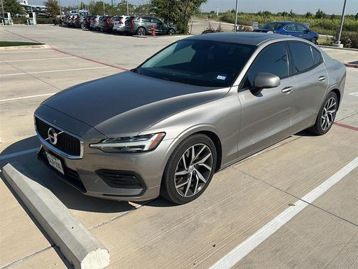 2019 Volvo S60 T6 Momentum
