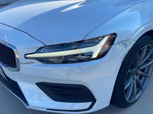 2020 Volvo S60 T6 Momentum