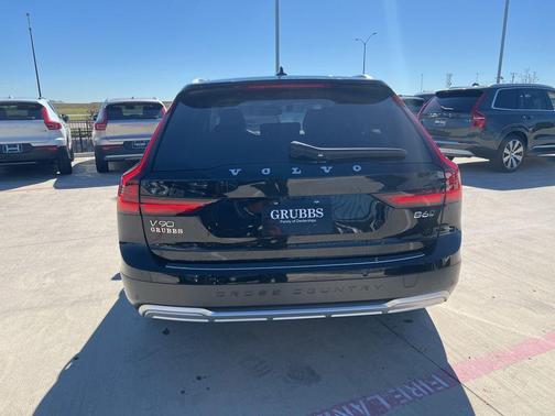 2025 Volvo V90 Cross Country B6 Plus