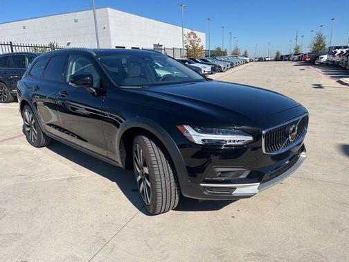 2025 Volvo V90 Cross Country B6 Plus