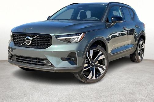 2026 Volvo XC40 B4 Plus