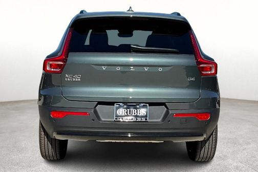 2026 Volvo XC40 B4 Plus