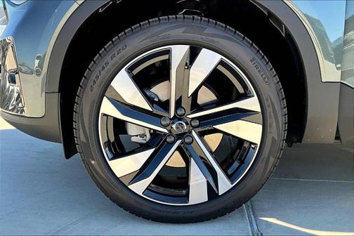 2026 Volvo XC40 B4 Plus