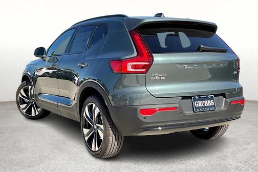 2026 Volvo XC40 B4 Plus