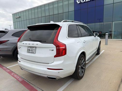 2019 Volvo XC90 T6 Momentum